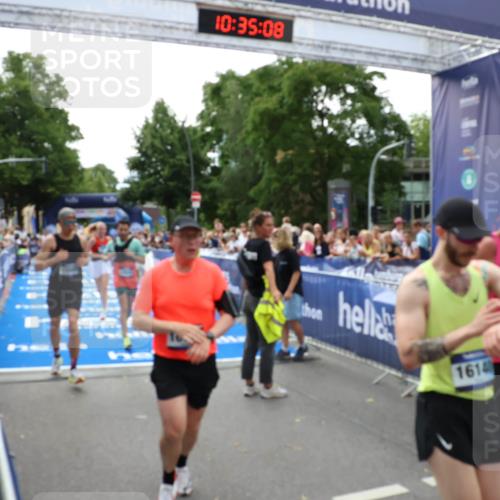 29.06.2025 - hella hamburg halbmarathon Zöllner http://msf.ph/oto/8194081 29.06.2025 10:35:06 Ziel 7972, 8901, 11559, 12044, 14069, 15391, 15902, 16177, 16963, 16964 meine-sportfotos.de