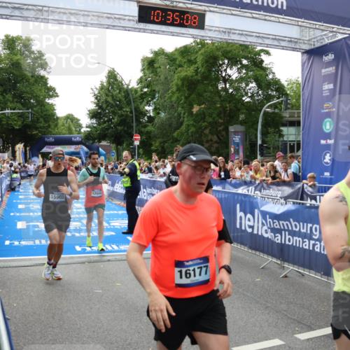 29.06.2025 - hella hamburg halbmarathon Zöllner http://msf.ph/oto/8194100 29.06.2025 10:35:06 Ziel 7972, 8901, 11559, 12044, 14069, 15391, 15902, 16177, 16963, 16964 meine-sportfotos.de
