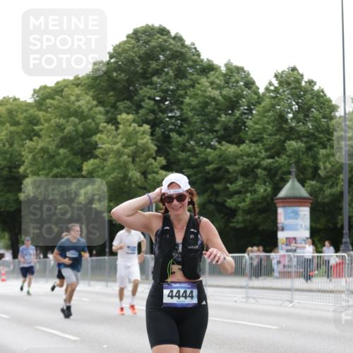 29.06.2025 - hella hamburg halbmarathon Jannik Wohlers http://msf.ph/oto/8194120 29.06.2025 10:24:29 Lombardsbrücke 1740, 2108, 2249, 3099, 4008, 4010, 4444, 5126, 9573, 11400, 11816, 11817, 14898, 15124, 15942, 17185, 17535, 17954, 18194, 18198 meine-sportfotos.de