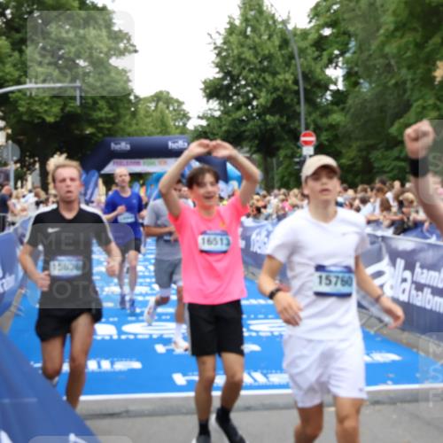 29.06.2025 - hella hamburg halbmarathon Zöllner http://msf.ph/oto/8194155 29.06.2025 10:45:23 Ziel 1697, 2188, 2367, 2470, 3186, 5706, 9105, 10064, 11469, 12783, 14703, 15563, 15636, 15741, 15760, 16513, 17499 meine-sportfotos.de