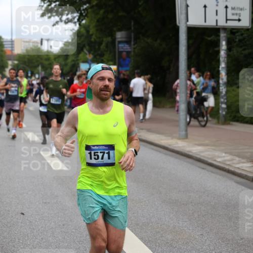 29.06.2025 - hella hamburg halbmarathon Yannick Fuchs http://msf.ph/oto/8194164 29.06.2025 10:31:31 20KM 1385, 1411, 1571, 2121, 3959, 4865, 5092, 5315, 5961, 6529, 7482, 7831, 8084, 8121, 8362, 9296, 9313, 10680, 10738, 11120, 11833, 13972, 16523, 17024, 17192, 17306, 17658, 17723, 18038, 18062, 18384, 18733, 18824 meine-sportfotos.de
