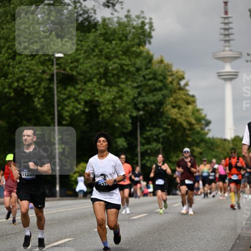 29.06.2025 - hella hamburg halbmarathon Dr. Thomas Lammeyer http://msf.ph/oto/8194167 29.06.2025 10:11:20 Kennedybrücke 4502, 5287, 5807, 5845, 5926, 6517, 7503, 10283, 10700, 10703, 11114, 11394 meine-sportfotos.de