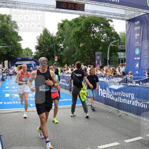 29.06.2025 - hella hamburg halbmarathon Zöllner http://msf.ph/oto/8194206 29.06.2025 10:35:07 Ziel 7972, 8901, 11559, 12044, 14069, 15391, 16963, 16964 meine-sportfotos.de