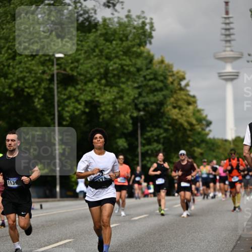 29.06.2025 - hella hamburg halbmarathon Dr. Thomas Lammeyer http://msf.ph/oto/8194217 29.06.2025 10:11:20 Kennedybrücke 4502, 5287, 5807, 5845, 5926, 6517, 7503, 10283, 10700, 10703, 11114, 11394 meine-sportfotos.de