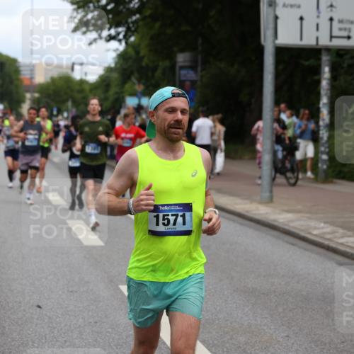 29.06.2025 - hella hamburg halbmarathon Yannick Fuchs http://msf.ph/oto/8194237 29.06.2025 10:31:31 20KM 1385, 1411, 1571, 2121, 3959, 4865, 5092, 5315, 5961, 6529, 7482, 7831, 8084, 8121, 8362, 9296, 9313, 10680, 10738, 11120, 11833, 13972, 16523, 17024, 17192, 17306, 17658, 17723, 18038, 18062, 18384, 18733, 18824 meine-sportfotos.de