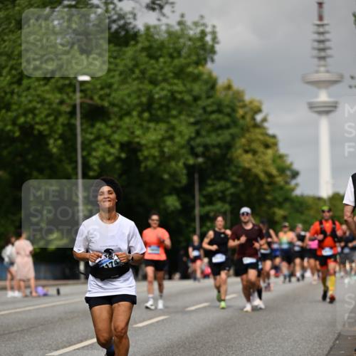 29.06.2025 - hella hamburg halbmarathon Dr. Thomas Lammeyer http://msf.ph/oto/8194266 29.06.2025 10:11:21 Kennedybrücke 4502, 5287, 5807, 5845, 5926, 6517, 7503, 8585, 10283, 10700, 10703, 11114, 11394 meine-sportfotos.de