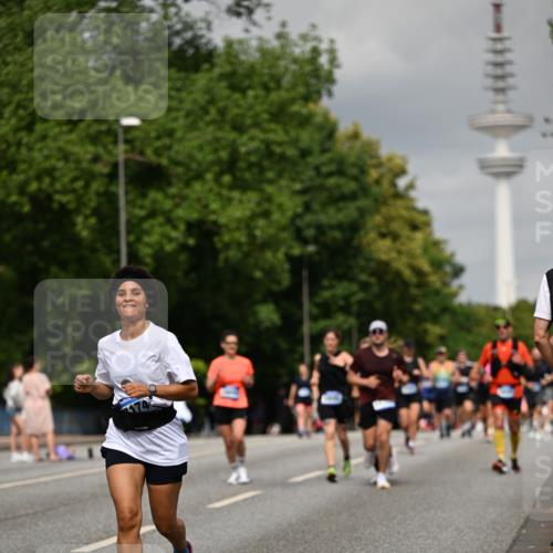 29.06.2025 - hella hamburg halbmarathon Dr. Thomas Lammeyer http://msf.ph/oto/8194284 29.06.2025 10:11:21 Kennedybrücke 4502, 5287, 5807, 5845, 5926, 6517, 7503, 8585, 10283, 10700, 10703, 11114, 11394 meine-sportfotos.de