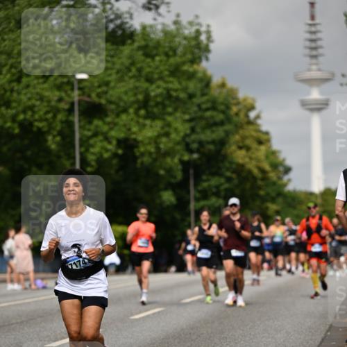 29.06.2025 - hella hamburg halbmarathon Dr. Thomas Lammeyer http://msf.ph/oto/8194294 29.06.2025 10:11:21 Kennedybrücke 4502, 5287, 5807, 5845, 5926, 6517, 7503, 8585, 10283, 10700, 10703, 11114, 11394 meine-sportfotos.de