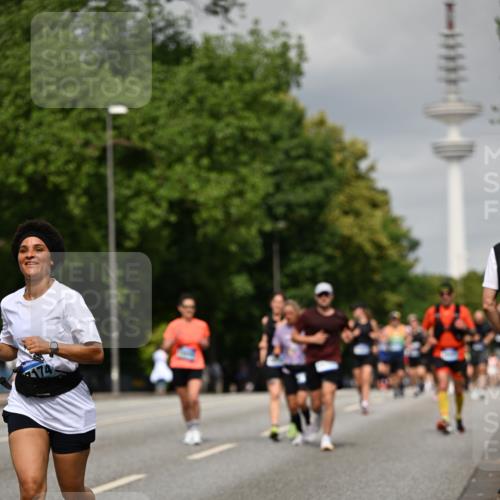 29.06.2025 - hella hamburg halbmarathon Dr. Thomas Lammeyer http://msf.ph/oto/8194338 29.06.2025 10:11:22 Kennedybrücke 4262, 4502, 5287, 5807, 5845, 5926, 6517, 6833, 7503, 8585, 10283, 10700, 10703, 11114, 11394 meine-sportfotos.de