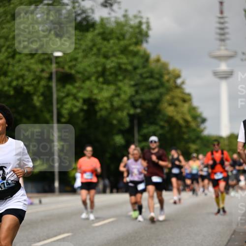 29.06.2025 - hella hamburg halbmarathon Dr. Thomas Lammeyer http://msf.ph/oto/8194351 29.06.2025 10:11:22 Kennedybrücke 4262, 4502, 5287, 5807, 5845, 5926, 6517, 6833, 7503, 8585, 10283, 10700, 10703, 11114, 11394 meine-sportfotos.de