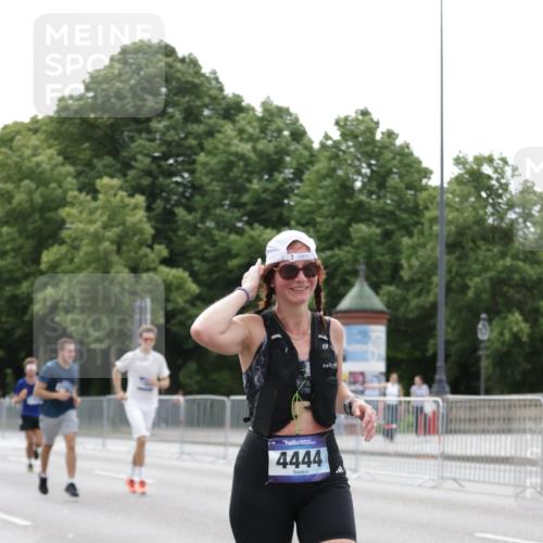 29.06.2025 - hella hamburg halbmarathon Jannik Wohlers http://msf.ph/oto/8194398 29.06.2025 10:24:29 Lombardsbrücke 1740, 2108, 2249, 3099, 4008, 4010, 4444, 5126, 9573, 11400, 11816, 11817, 14898, 15124, 15942, 17185, 17535, 17954, 18194, 18198 meine-sportfotos.de