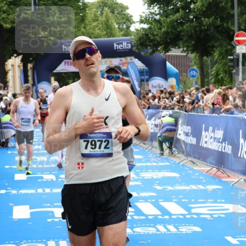 29.06.2025 - hella hamburg halbmarathon Zöllner http://msf.ph/oto/8194402 29.06.2025 10:35:11 Ziel 4740, 7628, 7972, 8901, 11559, 14069, 16963, 16964, 17022 meine-sportfotos.de