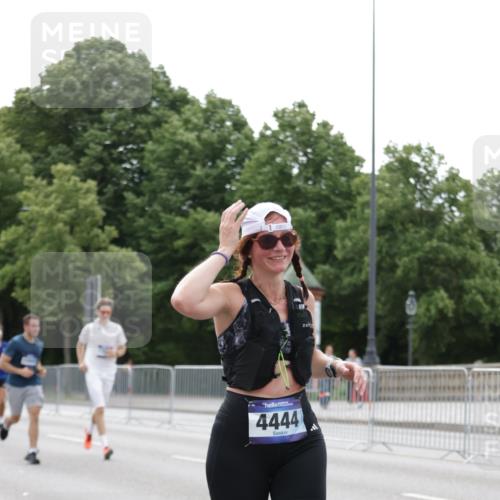 29.06.2025 - hella hamburg halbmarathon Jannik Wohlers http://msf.ph/oto/8194431 29.06.2025 10:24:30 Lombardsbrücke 1740, 2108, 2249, 4008, 4010, 4444, 5126, 7778, 9573, 11400, 11816, 11817, 14898, 15124, 15942, 17185, 17535, 17954, 18194, 18198 meine-sportfotos.de