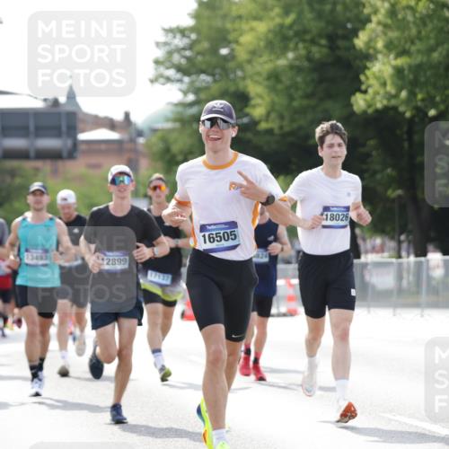 29.06.2025 - hella hamburg halbmarathon Jannik Wohlers http://msf.ph/oto/8194435 29.06.2025 09:46:18 Lombardsbrücke 1344, 1889, 2243, 4477, 4944, 5048, 5152, 6683, 7466, 7628, 8312, 10298, 10477, 10927, 11304, 11661, 12447, 12899, 12987, 13199, 13493, 13494, 13961, 14310, 14450, 15902, 16243, 16505, 16619, 16811, 16957, 17137, 17751, 18026, 18277, 18600, 18824 meine-sportfotos.de