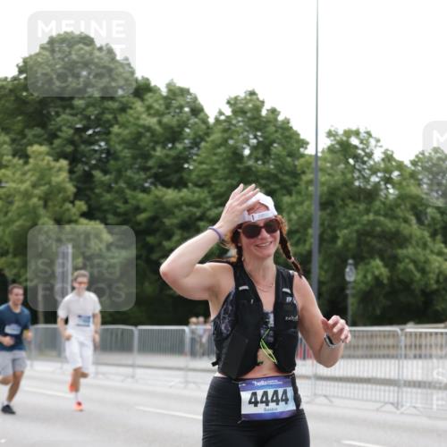 29.06.2025 - hella hamburg halbmarathon Jannik Wohlers http://msf.ph/oto/8194453 29.06.2025 10:24:30 Lombardsbrücke 1740, 2108, 2249, 4008, 4010, 4444, 5126, 7778, 9573, 11400, 11816, 11817, 14898, 15124, 15942, 17185, 17535, 17954, 18194, 18198 meine-sportfotos.de