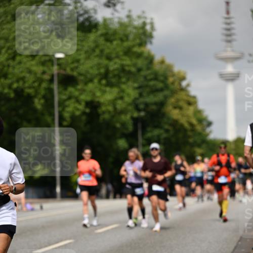 29.06.2025 - hella hamburg halbmarathon Dr. Thomas Lammeyer http://msf.ph/oto/8194467 29.06.2025 10:11:22 Kennedybrücke 4262, 4502, 5287, 5807, 5845, 5926, 6517, 6833, 7503, 8585, 10283, 10700, 10703, 11114, 11394 meine-sportfotos.de