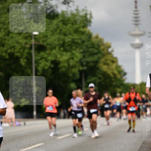 29.06.2025 - hella hamburg halbmarathon Dr. Thomas Lammeyer http://msf.ph/oto/8194480 29.06.2025 10:11:23 Kennedybrücke 4262, 4502, 5287, 5807, 5845, 5926, 6517, 6833, 7503, 8585, 10283, 10700, 10703, 11114, 11394 meine-sportfotos.de
