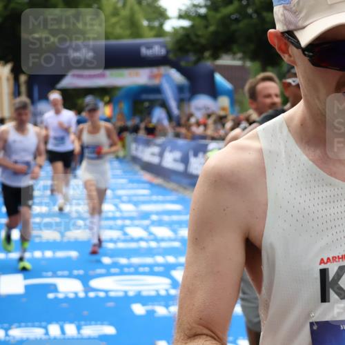 29.06.2025 - hella hamburg halbmarathon Zöllner http://msf.ph/oto/8194519 29.06.2025 10:35:12 Ziel 4740, 7628, 8901, 11559, 14069, 15415, 16963, 16964, 17022 meine-sportfotos.de
