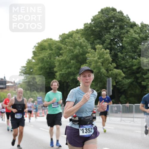 29.06.2025 - hella hamburg halbmarathon Jannik Wohlers http://msf.ph/oto/8194654 29.06.2025 10:24:32 Lombardsbrücke 1740, 2108, 2249, 4008, 4010, 4444, 5126, 7778, 9573, 11400, 11816, 11817, 14649, 14898, 15124, 15153, 15942, 17185, 17535, 17954, 18194, 18198 meine-sportfotos.de