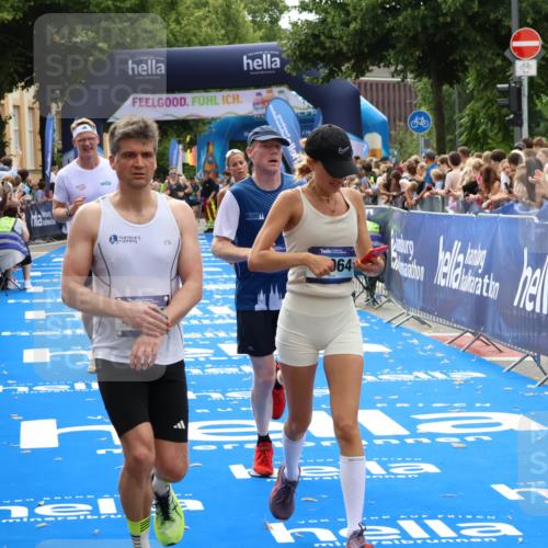 29.06.2025 - hella hamburg halbmarathon Zöllner http://msf.ph/oto/8194657 29.06.2025 10:35:14 Ziel 4740, 7628, 11559, 12514, 14069, 15415, 16964, 17022 meine-sportfotos.de