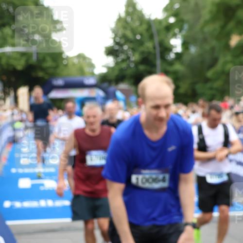 29.06.2025 - hella hamburg halbmarathon Zöllner http://msf.ph/oto/8194664 29.06.2025 10:45:28 Ziel 1697, 2367, 2470, 3186, 5706, 9105, 11469, 12277, 12643, 14703, 16725, 17499, 18407, 18638 meine-sportfotos.de