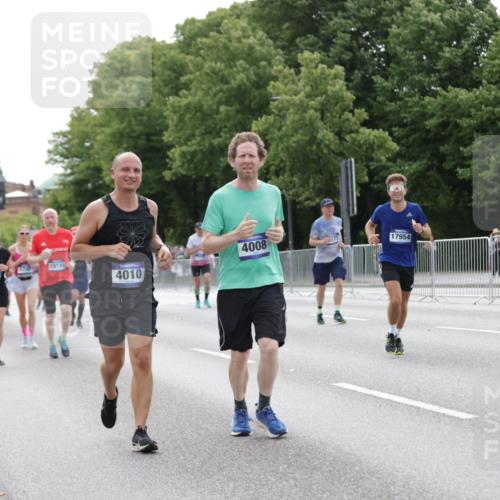29.06.2025 - hella hamburg halbmarathon Jannik Wohlers http://msf.ph/oto/8194727 29.06.2025 10:24:33 Lombardsbrücke 1740, 2000, 2108, 2249, 4008, 4010, 4444, 5126, 7778, 9573, 11400, 14649, 14898, 15124, 15153, 15942, 17185, 17535, 17954, 18194, 18198 meine-sportfotos.de