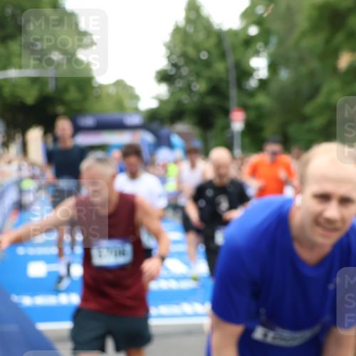 29.06.2025 - hella hamburg halbmarathon Zöllner http://msf.ph/oto/8194729 29.06.2025 10:45:29 Ziel 1697, 2367, 2470, 3186, 11469, 12277, 12643, 14703, 16725, 17499, 18407, 18638 meine-sportfotos.de