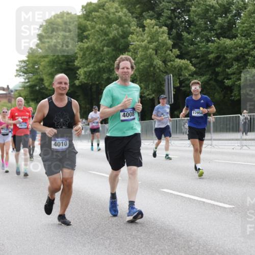 29.06.2025 - hella hamburg halbmarathon Jannik Wohlers http://msf.ph/oto/8194749 29.06.2025 10:24:33 Lombardsbrücke 1740, 2000, 2108, 2249, 4008, 4010, 4444, 5126, 7778, 9573, 11400, 14649, 14898, 15124, 15153, 15942, 17185, 17535, 17954, 18194, 18198 meine-sportfotos.de