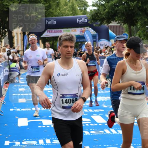 29.06.2025 - hella hamburg halbmarathon Zöllner http://msf.ph/oto/8194763 29.06.2025 10:35:15 Ziel 4740, 7628, 7867, 11559, 12514, 15415, 17022 meine-sportfotos.de