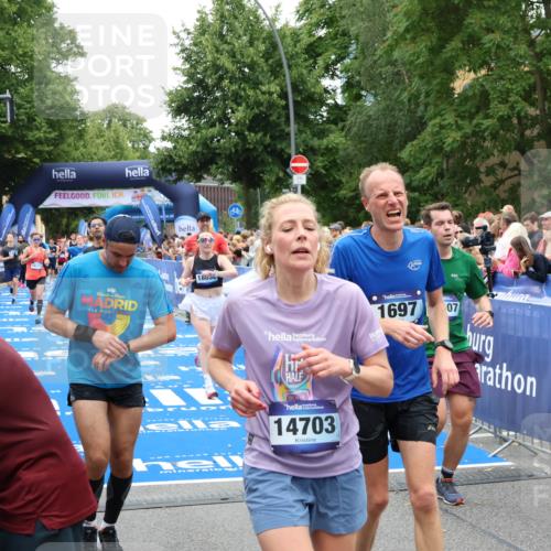 29.06.2025 - hella hamburg halbmarathon Zöllner http://msf.ph/oto/8194837 29.06.2025 10:45:33 Ziel 2138, 2415, 5623, 6831, 8374, 12277, 12643, 14062, 16725, 18407, 18638 meine-sportfotos.de