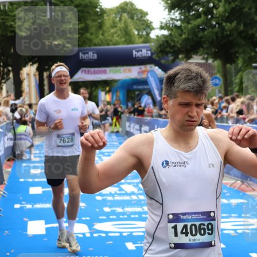 29.06.2025 - hella hamburg halbmarathon Zöllner http://msf.ph/oto/8194853 29.06.2025 10:35:16 Ziel 4740, 7628, 7867, 12514, 15415, 17022 meine-sportfotos.de