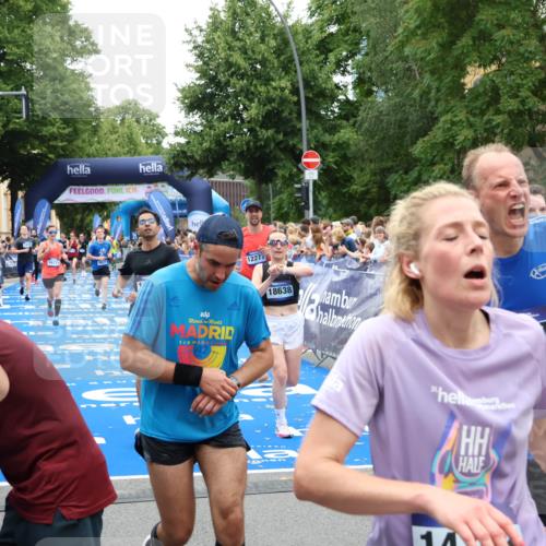 29.06.2025 - hella hamburg halbmarathon Zöllner http://msf.ph/oto/8194868 29.06.2025 10:45:33 Ziel 2138, 2415, 5623, 6831, 8374, 12277, 12643, 14062, 16725, 18407, 18638 meine-sportfotos.de