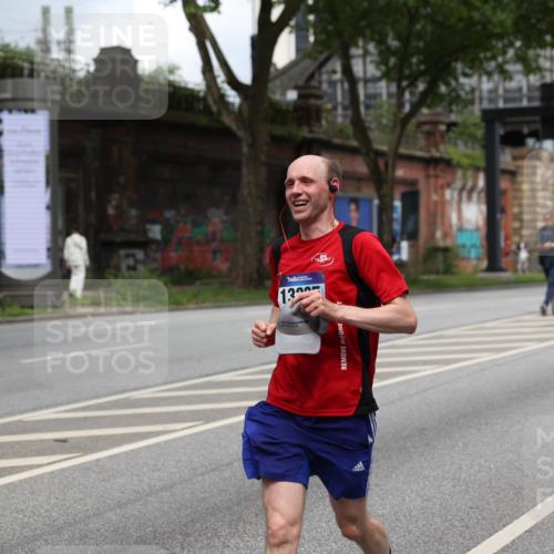 29.06.2025 - hella hamburg halbmarathon Yannick Fuchs http://msf.ph/oto/8194899 29.06.2025 10:44:13 20KM 1216, 1321, 2020, 2234, 2788, 3296, 3414, 3543, 3852, 3947, 4247, 4933, 5447, 5894, 6125, 6282, 8153, 8313, 8454, 8576, 8657, 8689, 8813, 8899, 8921, 9031, 9303, 9551, 10480, 10750, 11339, 11975, 12203, 12235, 12527, 12733, 13159, 13225, 13282, 13463, 13609, 13758, 13812, 14562, 14794, 15620, 15966, 16000, 16242, 16403, 16732, 16887, 17001, 17282, 17319, 18228, 18229, 18451, 18499, 18884 meine-sportfotos.de