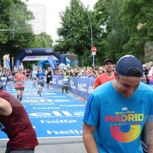 29.06.2025 - hella hamburg halbmarathon Zöllner http://msf.ph/oto/8194969 29.06.2025 10:45:35 Ziel 2138, 2415, 5623, 6831, 8374, 8668, 12154, 12277, 14062, 15666, 16725, 18638, 18878 meine-sportfotos.de