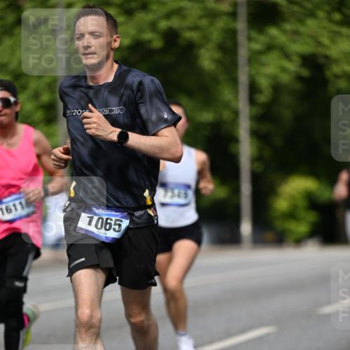 29.06.2025 - hella hamburg halbmarathon Dr. Thomas Lammeyer http://msf.ph/oto/8195029 29.06.2025 09:47:49 Kennedybrücke 1065, 2021, 2879, 3075, 3845, 3968, 4678, 5367, 7349, 8473, 8731, 9047, 10790, 10848 meine-sportfotos.de