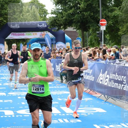 29.06.2025 - hella hamburg halbmarathon Zöllner http://msf.ph/oto/8195139 29.06.2025 10:35:22 Ziel 4944, 7867, 10877, 11898, 12514, 13798, 14789, 15701, 15773 meine-sportfotos.de