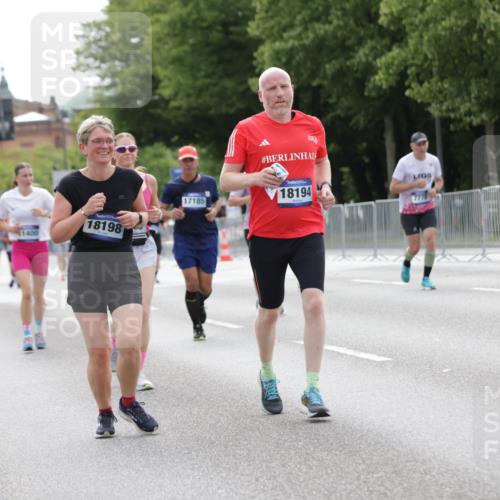 29.06.2025 - hella hamburg halbmarathon Jannik Wohlers http://msf.ph/oto/8195143 29.06.2025 10:24:35 Lombardsbrücke 1740, 2000, 2108, 2249, 4008, 4010, 4444, 5126, 7778, 8083, 9573, 11400, 11921, 14649, 14898, 15124, 15153, 15679, 15942, 17185, 17954, 18194, 18198 meine-sportfotos.de