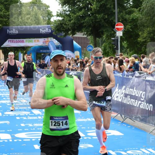 29.06.2025 - hella hamburg halbmarathon Zöllner http://msf.ph/oto/8195197 29.06.2025 10:35:23 Ziel 4944, 7867, 10877, 11898, 12514, 13798, 14789, 15390, 15701, 15773, 15931 meine-sportfotos.de