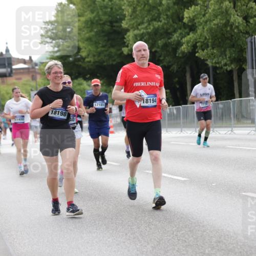 29.06.2025 - hella hamburg halbmarathon Jannik Wohlers http://msf.ph/oto/8195202 29.06.2025 10:24:35 Lombardsbrücke 1740, 2000, 2108, 2249, 4008, 4010, 4444, 5126, 7778, 8083, 9573, 11400, 11921, 14649, 14898, 15124, 15153, 15679, 15942, 17185, 17954, 18194, 18198 meine-sportfotos.de