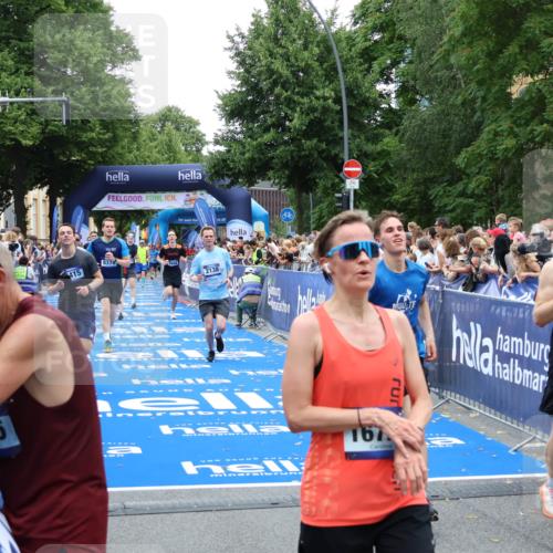 29.06.2025 - hella hamburg halbmarathon Zöllner http://msf.ph/oto/8195271 29.06.2025 10:45:38 Ziel 2138, 2415, 5623, 6831, 8374, 8668, 11291, 11495, 12154, 14062, 14764, 15666, 17674, 18862, 18878 meine-sportfotos.de