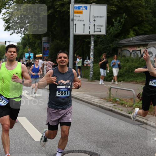 29.06.2025 - hella hamburg halbmarathon Yannick Fuchs http://msf.ph/oto/8195296 29.06.2025 10:31:35 20KM 1385, 1411, 1571, 3959, 4860, 4865, 5003, 5092, 5307, 5315, 5961, 6123, 6529, 7310, 7482, 7831, 8084, 8121, 8362, 9178, 9296, 9313, 10680, 10738, 11120, 11833, 13972, 14691, 15261, 15939, 16523, 17024, 17192, 17306, 17658, 17723, 18038, 18062, 18384, 18733, 18824 meine-sportfotos.de