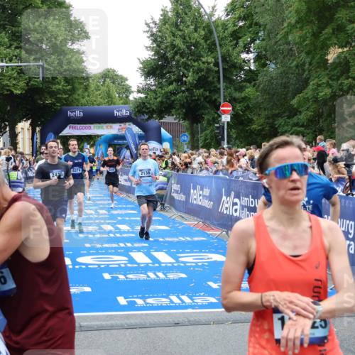 29.06.2025 - hella hamburg halbmarathon Zöllner http://msf.ph/oto/8195302 29.06.2025 10:45:39 Ziel 2138, 2415, 5623, 6071, 6831, 8374, 8668, 11291, 11495, 12154, 14062, 14764, 15666, 17674, 18862, 18878 meine-sportfotos.de