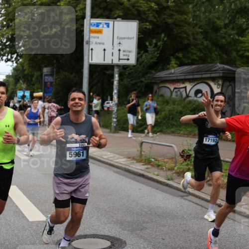 29.06.2025 - hella hamburg halbmarathon Yannick Fuchs http://msf.ph/oto/8195305 29.06.2025 10:31:35 20KM 1385, 1411, 1571, 3959, 4860, 4865, 5003, 5092, 5307, 5315, 5961, 6123, 6529, 7310, 7482, 7831, 8084, 8121, 8362, 9178, 9296, 9313, 10680, 10738, 11120, 11833, 13972, 14691, 15261, 15939, 16523, 17024, 17192, 17306, 17658, 17723, 18038, 18062, 18384, 18733, 18824 meine-sportfotos.de