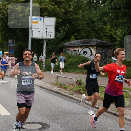 29.06.2025 - hella hamburg halbmarathon Yannick Fuchs http://msf.ph/oto/8195337 29.06.2025 10:31:35 20KM 1385, 1411, 1571, 3959, 4860, 4865, 5003, 5092, 5307, 5315, 5961, 6123, 6529, 7310, 7482, 7831, 8084, 8121, 8362, 9178, 9296, 9313, 10680, 10738, 11120, 11833, 13972, 14691, 15261, 15939, 16523, 17024, 17192, 17306, 17658, 17723, 18038, 18062, 18384, 18733, 18824 meine-sportfotos.de