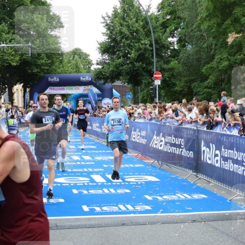 29.06.2025 - hella hamburg halbmarathon Zöllner http://msf.ph/oto/8195341 29.06.2025 10:45:39 Ziel 2138, 2415, 5623, 6071, 6831, 8374, 8668, 11291, 11495, 12154, 14062, 14764, 15666, 17674, 18862, 18878 meine-sportfotos.de