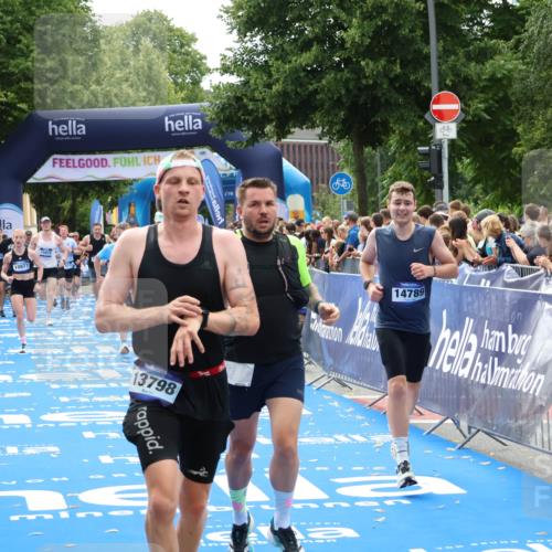 29.06.2025 - hella hamburg halbmarathon Zöllner http://msf.ph/oto/8195346 29.06.2025 10:35:25 Ziel 4944, 10877, 11898, 13798, 14789, 15390, 15701, 15773, 15931 meine-sportfotos.de
