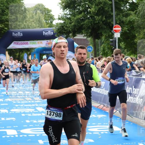 29.06.2025 - hella hamburg halbmarathon Zöllner http://msf.ph/oto/8195396 29.06.2025 10:35:25 Ziel 4944, 10877, 11898, 13798, 14789, 15390, 15701, 15773, 15931 meine-sportfotos.de