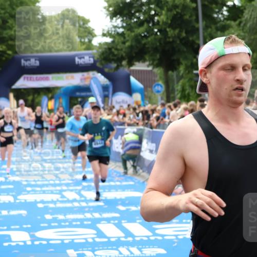 29.06.2025 - hella hamburg halbmarathon Zöllner http://msf.ph/oto/8195475 29.06.2025 10:35:26 Ziel 4944, 10877, 11898, 13798, 14789, 15390, 15701, 15773, 15931, 15959 meine-sportfotos.de