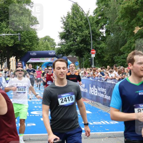 29.06.2025 - hella hamburg halbmarathon Zöllner http://msf.ph/oto/8195489 29.06.2025 10:45:42 Ziel 5623, 6071, 6711, 8668, 11291, 11495, 12154, 14764, 15666, 17332, 17674, 18862, 18878 meine-sportfotos.de