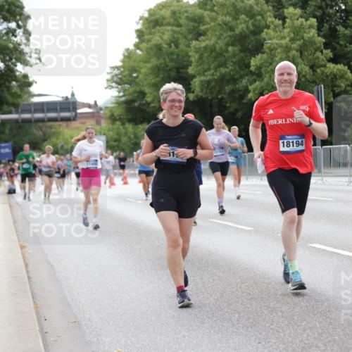 29.06.2025 - hella hamburg halbmarathon Jannik Wohlers http://msf.ph/oto/8195520 29.06.2025 10:24:37 Lombardsbrücke 1740, 2000, 2108, 2249, 3920, 4008, 4010, 4444, 5126, 7778, 8083, 9573, 11400, 11921, 14649, 15153, 15679, 15942, 17185, 17954, 18194, 18198 meine-sportfotos.de